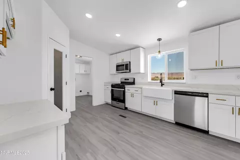 5300 Alder Ct, Silver Springs, NV 89429