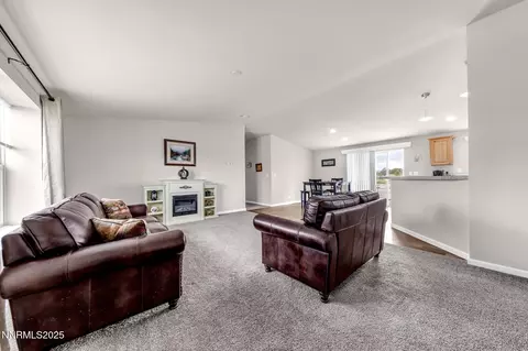 33 S Cliff Banks Ct, Lovelock, NV 89419