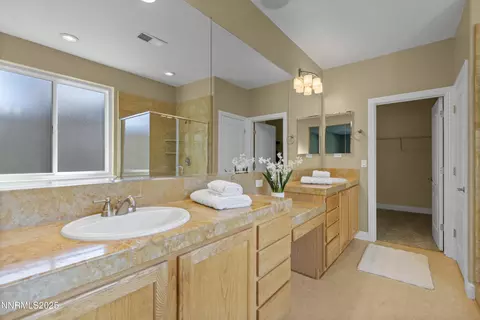 Bath - 650 Caspian Ct, Reno, NV 89521 photo 2 of 6