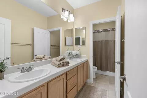 Bath - 650 Caspian Ct, Reno, NV 89521 photo 5 of 6