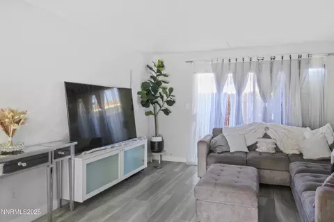 863 Nutmeg Pl #7, Reno, NV 89502