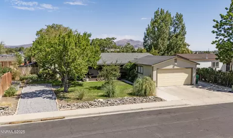 994 Green Valley Dr, Fernley, NV 89408