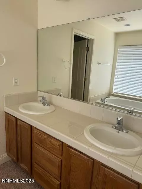 Bath - 667 Keppel St, Fallon, NV 89406 photo 2 of 5