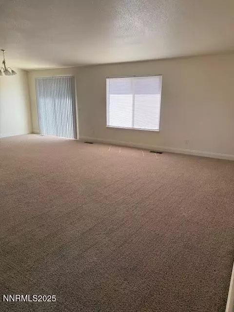 Living - 667 Keppel St, Fallon, NV 89406 photo 3 of 4