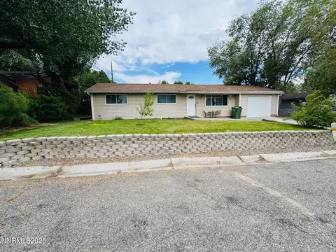 240 Circle Dr, Winnemucca, NV 89445