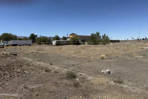 825 Mesa Dr, Fernley, NV 89408