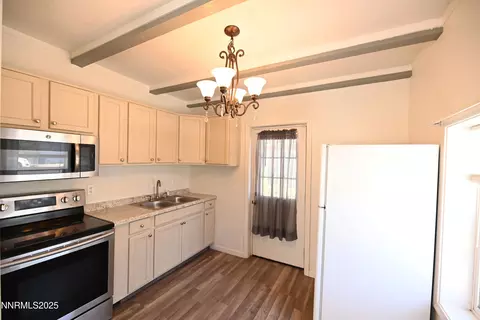 Kitchen - 659 Esmeralda St, Fallon, NV 89406 photo 2 of 2