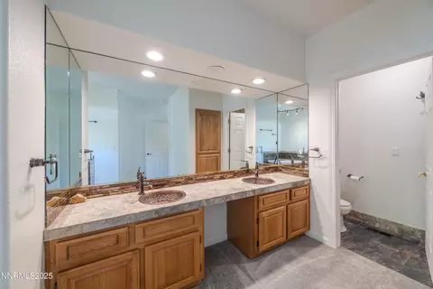 Bath - 120 E Laramie Dr, Reno, NV 89521 photo 5 of 7