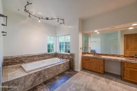 Bath - 120 E Laramie Dr, Reno, NV 89521 photo 4 of 7