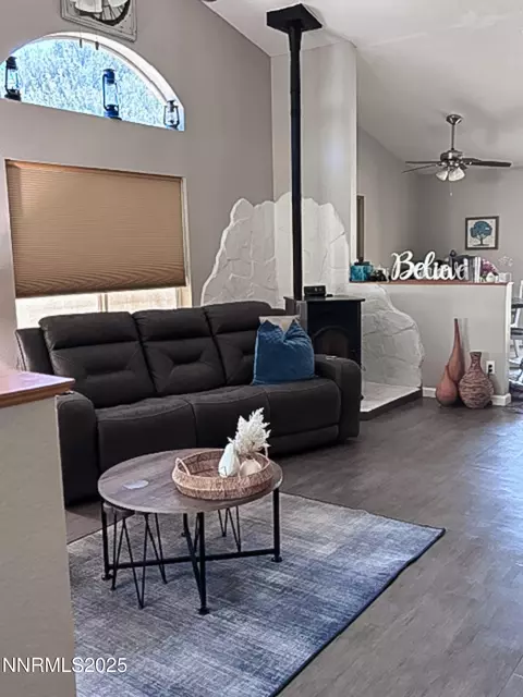 Living - 21945 Adobe Rd, Reno, NV 89521 photo 4 of 6