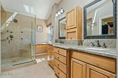 Bath - 2712 Starr Meadows Loop, Reno, NV 89519 photo 2 of 5