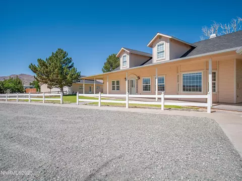 125 Sunset Hills Dr, Yerington, NV 89447