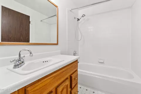 Bath - 4550 Rio Poco Rd, Reno, NV 89502 photo 5 of 5