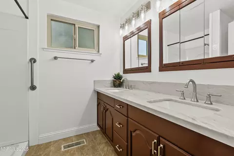 Bath - 4550 Rio Poco Rd, Reno, NV 89502 photo 1 of 5