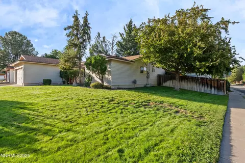 Exterior - 4550 Rio Poco Rd, Reno, NV 89502 photo 3 of 19