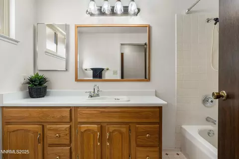 Bath - 4550 Rio Poco Rd, Reno, NV 89502 photo 4 of 5