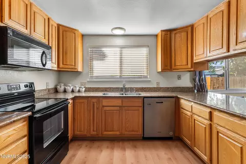 Kitchen - 4550 Rio Poco Rd, Reno, NV 89502 photo 5 of 6