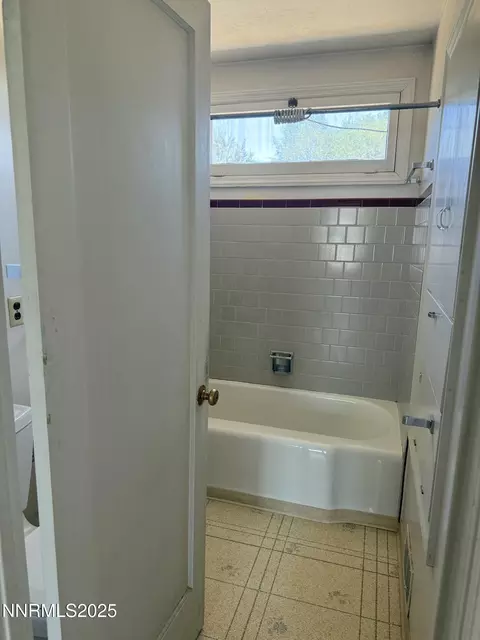 Bath - 1075 Memory Ln, Reno, NV 89509 photo 1 of 1