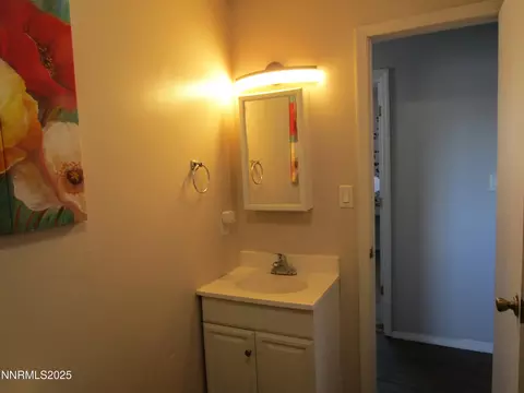 Bath - 1091 Tiffany Dr, Fallon, NV 89406 photo 3 of 5