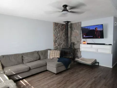 Living - 1091 Tiffany Dr, Fallon, NV 89406 photo 2 of 2
