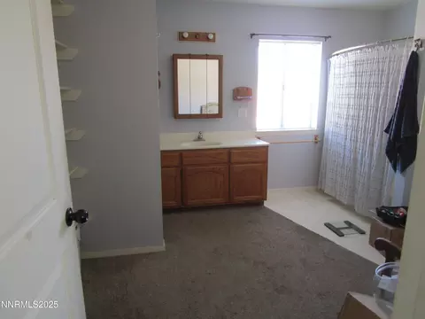 Bath - 1091 Tiffany Dr, Fallon, NV 89406 photo 2 of 5