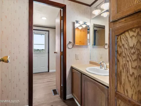 Bath - 4880 Cody Rd, Fallon, NV 89406 photo 4 of 5