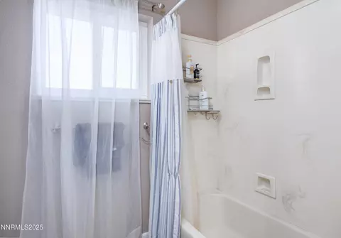 Bath - 455 Carson River Dr, Fallon, NV 89406 photo 3 of 5