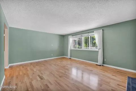 Living - 504 Boulder Dr, Carson City, NV 89706 photo 10 of 10