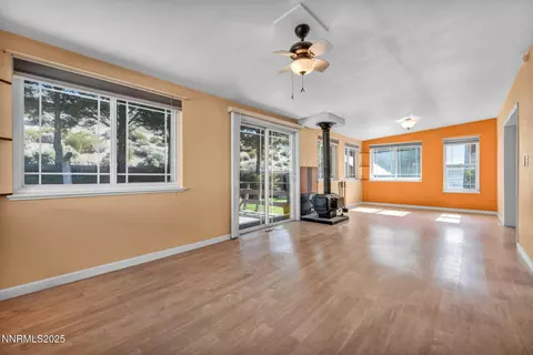Living - 504 Boulder Dr, Carson City, NV 89706 photo 3 of 10