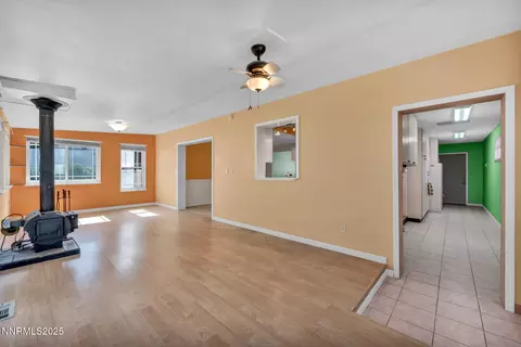 Living - 504 Boulder Dr, Carson City, NV 89706 photo 4 of 10