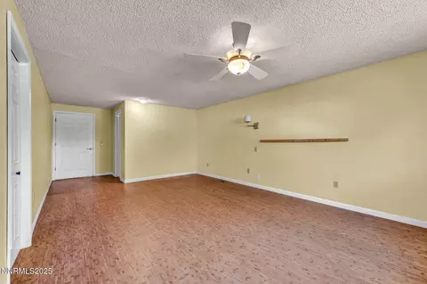 Living - 504 Boulder Dr, Carson City, NV 89706 photo 8 of 10