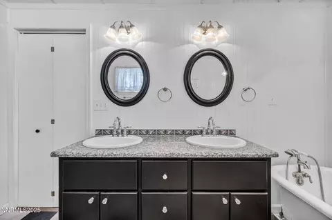 Bath - 504 Boulder Dr, Carson City, NV 89706 photo 6 of 8