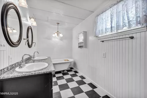 Bath - 504 Boulder Dr, Carson City, NV 89706 photo 5 of 8