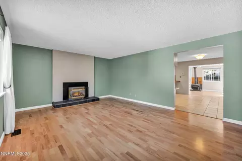 Living - 504 Boulder Dr, Carson City, NV 89706 photo 2 of 10