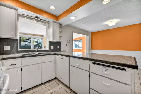 Kitchen - 504 Boulder Dr, Carson City, NV 89706 photo 7 of 11