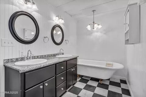 Bath - 504 Boulder Dr, Carson City, NV 89706 photo 2 of 8