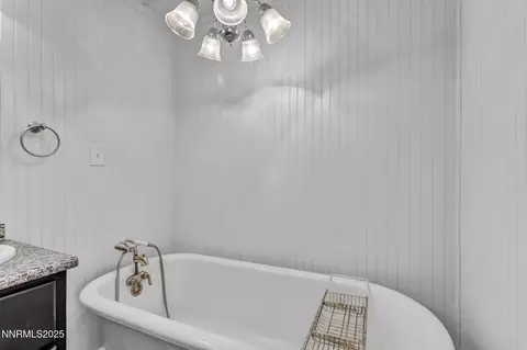 Bath - 504 Boulder Dr, Carson City, NV 89706 photo 3 of 8
