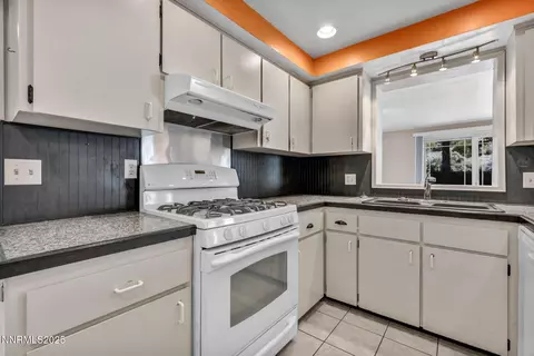 Kitchen - 504 Boulder Dr, Carson City, NV 89706 photo 6 of 11