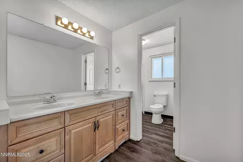 Bath - 7274 Windmill Dr, Reno, NV 89511 photo 2 of 7