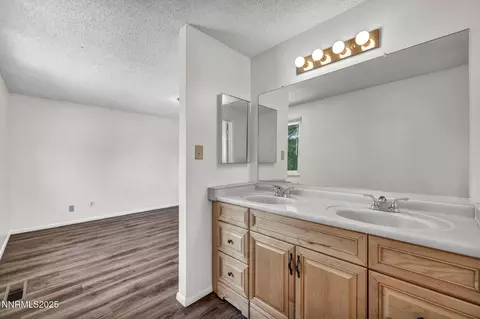 Bath - 7274 Windmill Dr, Reno, NV 89511 photo 3 of 7