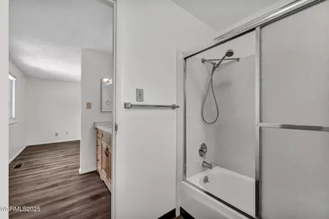 Bath - 7274 Windmill Dr, Reno, NV 89511 photo 4 of 7
