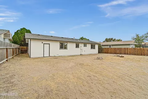 Exterior - 870 Sunset Dr, Fallon, NV 89406 photo 3 of 4