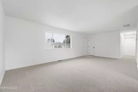 Living - 870 Sunset Dr, Fallon, NV 89406 photo 3 of 4