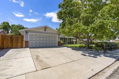 377 Granada Dr, Sparks, NV 89431