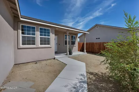 665 Beeghly Dr, Fallon, NV 89406 photo 2