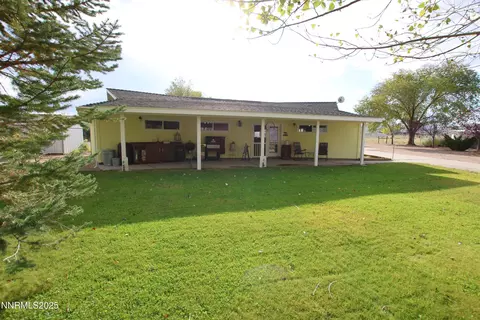 42 Nadel Ln, Yerington, NV 89447