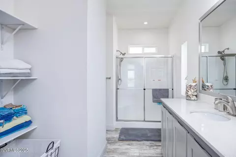Bath - 5944 Dillon Rd, Fallon, NV 89406 photo 3 of 4