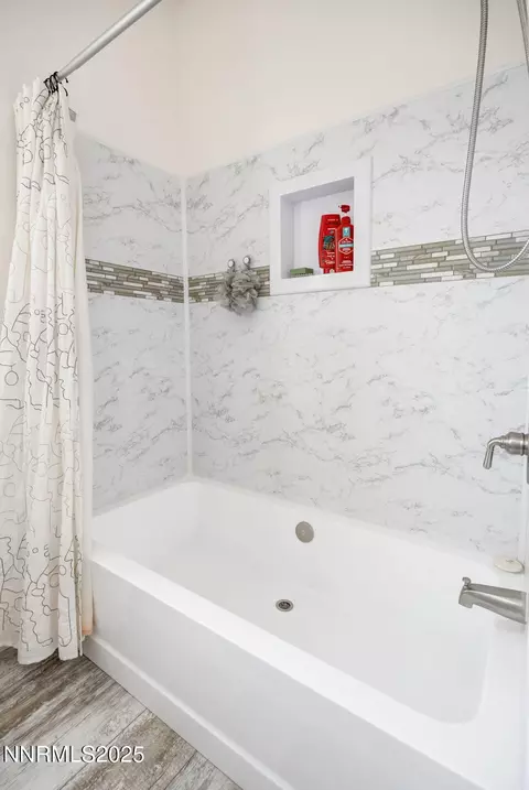 Bath - 5944 Dillon Rd, Fallon, NV 89406 photo 2 of 4