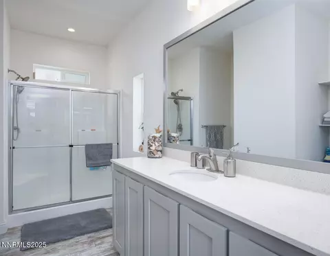 Bath - 5944 Dillon Rd, Fallon, NV 89406 photo 4 of 4