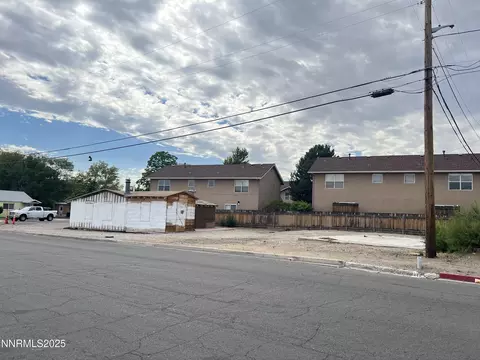 3301 Smith Dr, Reno, NV 89509 photo 2